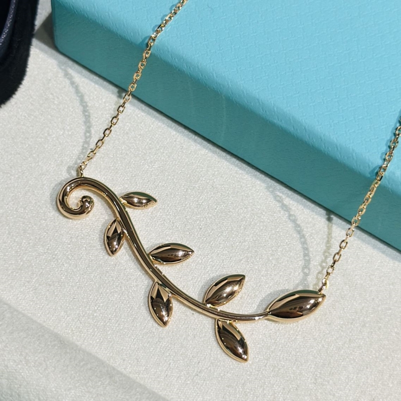 T*f*ny necklaces